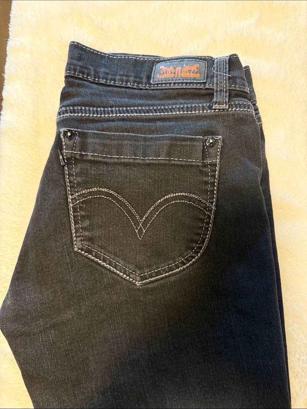 Levis Women's Skinny Jeans in Black Denim